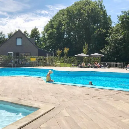 572 Op Recreatiepark De Wielen Alpesi faház