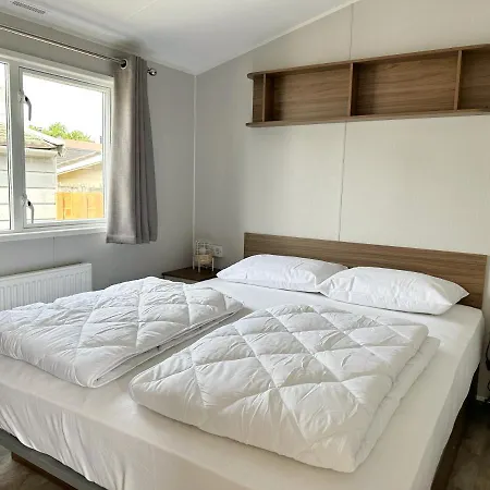 572 Op Recreatiepark De Wielen Alpehytte *