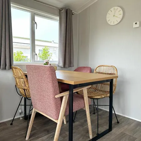 572 Op Recreatiepark De Wielen شاليه