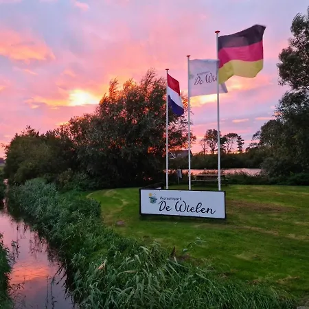 Chalet 572 Op Recreatiepark De Wielen *